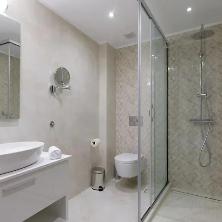 Lindian - 1 Bedroom 3*