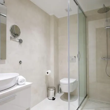 Lindian - 1 Bedroom 3*